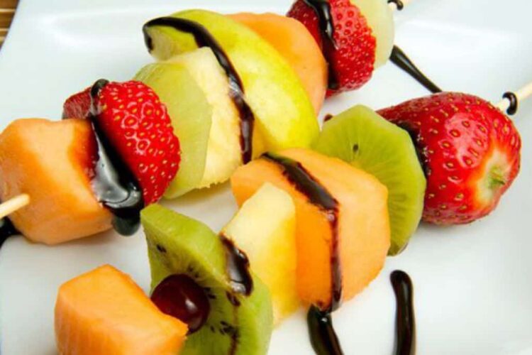 receta brochetas de frutas
